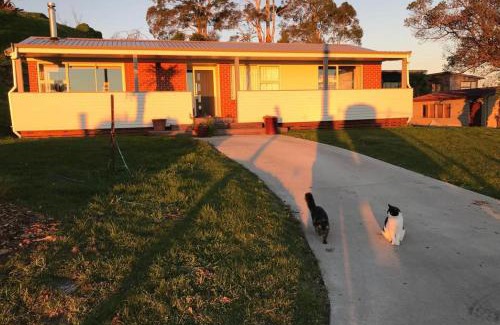 Owhata Maison | Rotorua Lakes Cottage