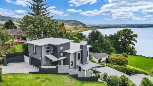 Kawaha Point Maison | Rotorua Serenity Lakeview Retreat