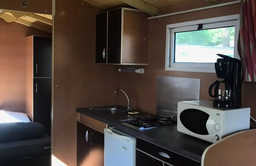 Guemene-Penfao Cabine | ROULOTTE ARIZONA 1bed, (no sanitary facilities, 1 water point) sleeps 4