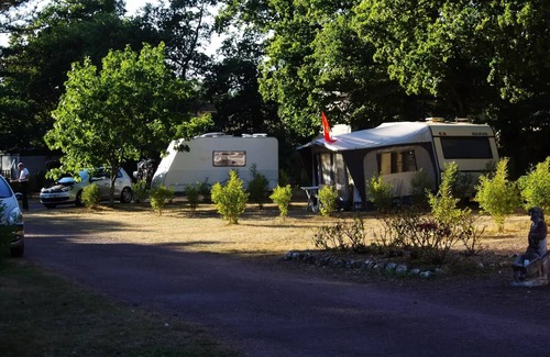 Guemene-Penfao Cabine | ROULOTTE ARIZONA 1bed, (no sanitary facilities, 1 water point) sleeps 4