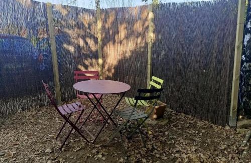 Montmerle-sur-Saone Lit Et Petit-Déjeuner | Roulotte Authentique 'Le Temps d une Pause" en face du Beaujolais - Climatisation et Borne recharge véhicule électrique