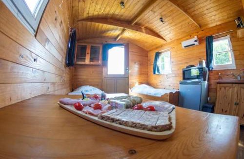 Winnezeele Maison | Roulotte et Jacuzzi de Rachel au Domaine du Reuze
