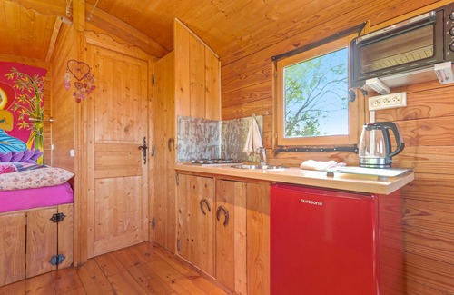 Bargeme Appartement | Roulotte Ferme St Pierre avec jardin privé