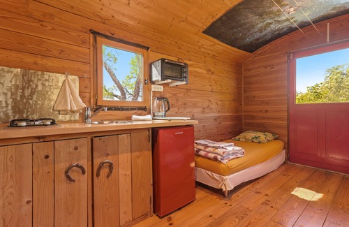 Bargeme Appartement | Roulotte Ferme St Pierre avec jardin privé