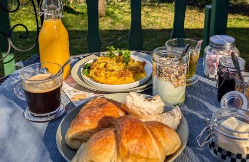 Folx-les-Caves Lit Et Petit-Déjeuner | Roulotte Ravel-Emoi Chambre Insolite de Charme