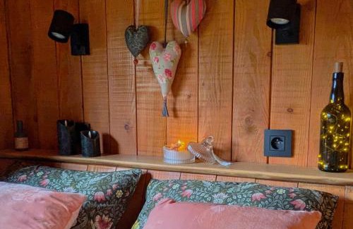 Folx-les-Caves Lit Et Petit-Déjeuner | Roulotte Ravel-Emoi Chambre Insolite de Charme