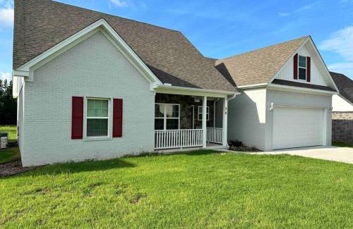 Conway Maison | Round Mountain Get Away!