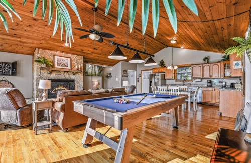 Wears Valley Cabine | Roundtop Mtn Ridge: Free Attraction Tickets, Jetted Bathtub, Pool Table & Mountain Views
