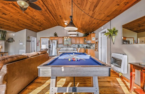Wears Valley Cabine | Roundtop Mtn Ridge: Free Attraction Tickets, Jetted Bathtub, Pool Table & Mountain Views