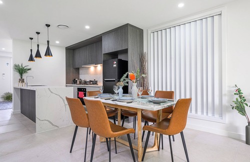 Rouse Hill Maison | Rousehill 5Br with Pool near Shopping Centre&Train