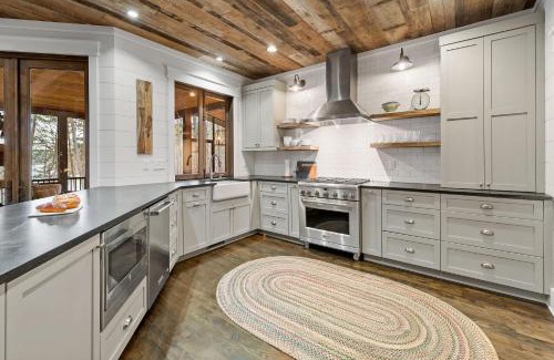 Nebo Maison | Row House Lakefront Luxury, Gas Grill, Fire Pit & Private Dock on Lake!