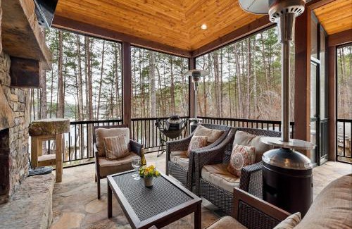 Nebo Maison | Row House Lakefront Luxury, Gas Grill, Fire Pit & Private Dock on Lake!