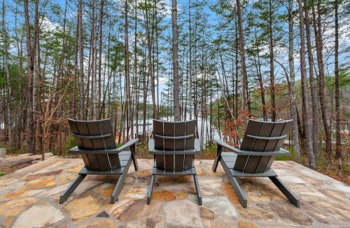 Nebo Maison | Row House Lakefront Luxury, Gas Grill, Fire Pit & Private Dock on Lake!