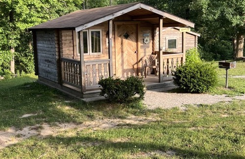 Helmsburg Cabine | Cabine-lit 4, pas de salle de bain, accès au pavillon de douche