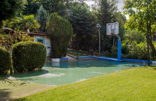 Tragilos Maison | Roxani Aqua Bliss - Serene Garden Getaway