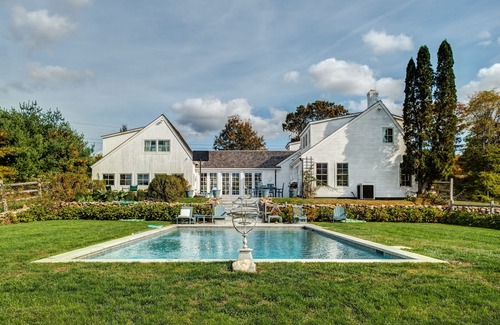 Roxbury Maison | 100% ROXBURY (Zoom in +) PoshPadsCT "PAINTER RIDGE" Menthe 3BR, Piscine, Barbecue, Vélos