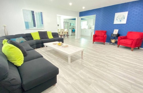 Lauderhill Maison | Royal Luxe Pool Home near Ft Laud airport/beach