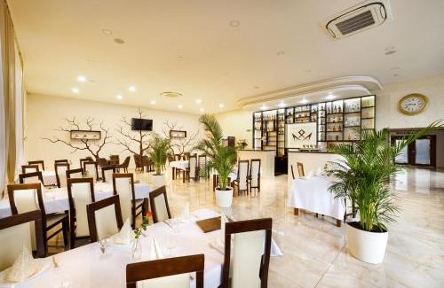 Sabinov Hôtel | ROYAL M