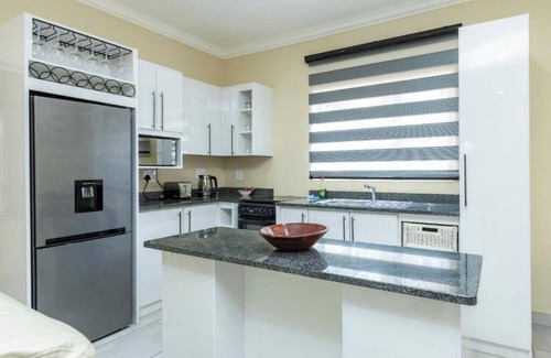 Marloth Park Appartement | Royal Marlothi Kruger Safari Lodge and Spa Family Room with Shower