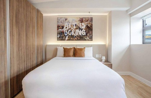 Gay Village Hôtel | Royal Match – MTL Village Vibe