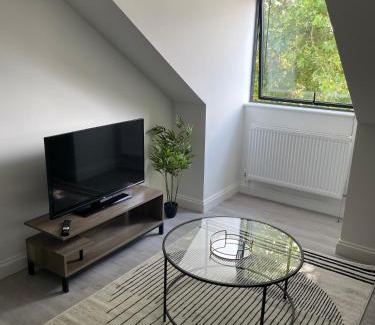 Brentwood Appartement | Royal Oak 7 - FREE PARKING - Sleeps 5 - Perfect for Contractors - Near Shops - Wi-Fi - Long Term Stays