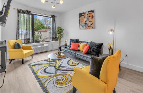 Elizabeth Appartement | Royal Oasis Indoor Pool, FREE Parking, Near NYC