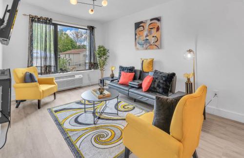 Elizabeth Appartement | Royal Oasis Indoor Pool, FREE Parking, Near NYC