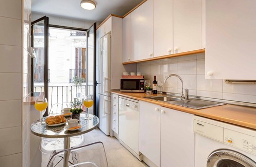 Palacio Appartement | Next to Royal Palace & Teatro Real! Free Parking!