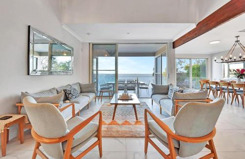 Central Coast Maison | Royal Retreat Peaceful Lakefront