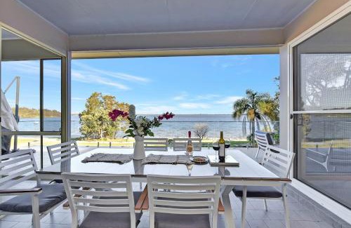 Central Coast Maison | Royal Retreat Peaceful Lakefront