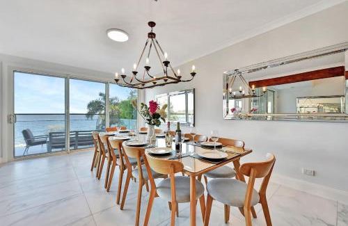 Central Coast Maison | Royal Retreat Peaceful Lakefront