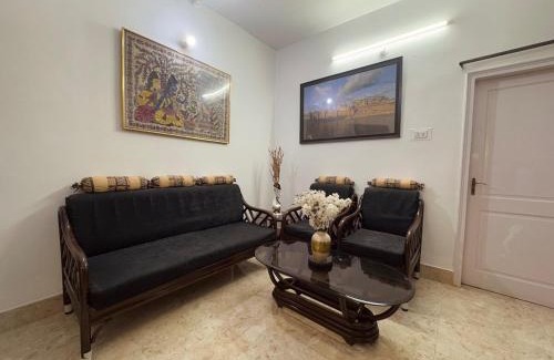 Mahmoorganj Appartement | Royal Roots VNS - Entire Place