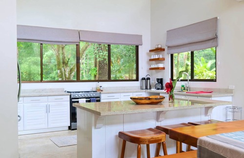 Dominicalito Maison | Royal Sabitha, Private Luxury Jungle Oasis w/pool & yoga deck! 5min from Surf! Dominical