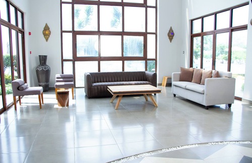 Shanzu Station Balnéaire | Royal Shaza Suites