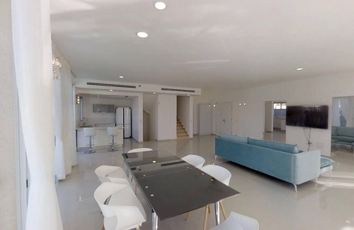Herzliya Villa | Villa Royale avec Piscine Privée! 6 BDR / 5. 5 BAIN. Jusqu'à 16 invités!
