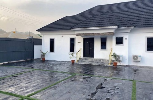Okpanam Appartement | Royality Hill Apartment and Suites