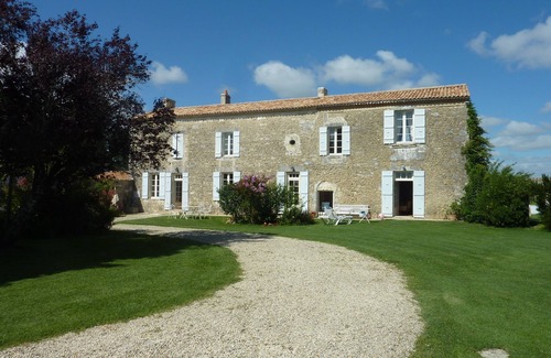Sainte Gemme Maison | Royan, proche des plages, demeure de caractère dans logis charentais du XVIIème.