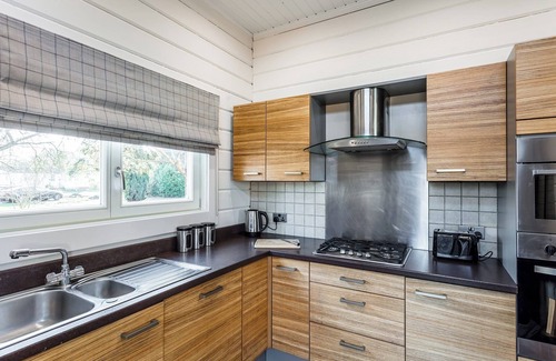 Harlow Appartement | Roydon Two Bedroom Lodge with Hot Tub (Pet)