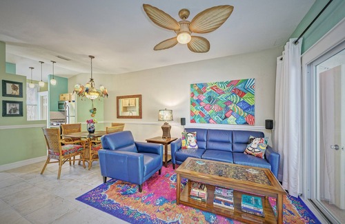 Indian Beach Sapphire Shores Villa | Romantique ..... 1 pâté de maisons de la baie de Sarasota, 1 mile du centre-ville, 2 miles de la plage du Lido!