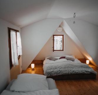 Potec Chalet De Ski | Roztomilá a utulná chata Azzy na samotě v lese.