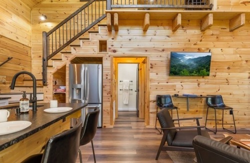Tellico Plains Maison | Ruby's Retreat - 1 Bedrooms, 1.5 Baths, Sleeps 8 by RedAwning