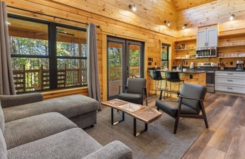Tellico Plains Maison | Ruby's Retreat - 1 Bedrooms, 1.5 Baths, Sleeps 8 by RedAwning