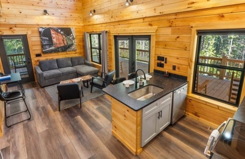 Tellico Plains Maison | Ruby's Retreat - 1 Bedrooms, 1.5 Baths, Sleeps 8 by RedAwning