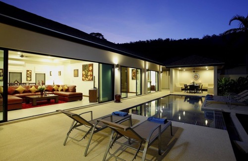 Rawai Villa | Ruby Villa: 3 chambres, piscine privée Villa, près de Nai Harn Beach, femme de ménage et cuisiner
