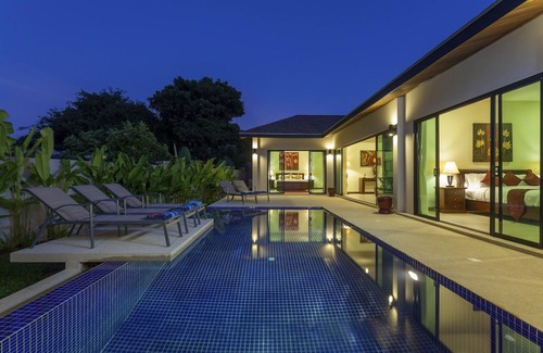 Rawai Villa | Ruby Villa: 3 chambres, piscine privée Villa, près de Nai Harn Beach, femme de ménage et cuisiner