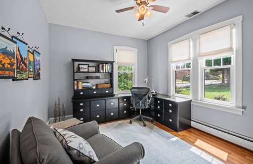 Western Springs Maison | Ruby’s Retreat - 4BD/3BA+Office in Western Springs