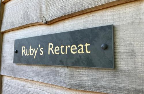 Ventnor Appartement | Rubys Retreat Stylish Log Cabin-Hidden Garden