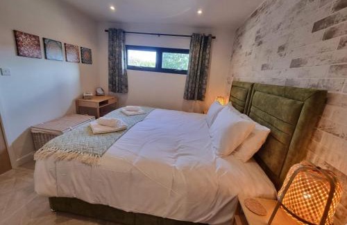 Pill Maison | Rudgleigh Lodge by Cliftonvalley Apartments