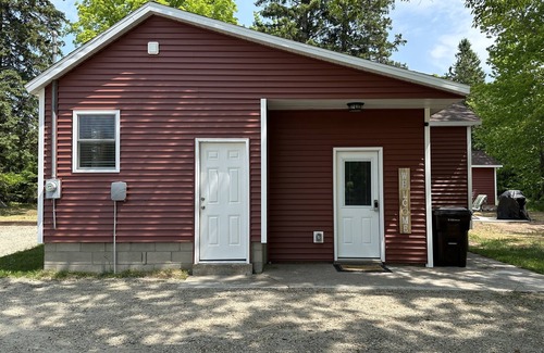 Munising Cabine | Rudolph's Cabin in Christmas-near PRNL