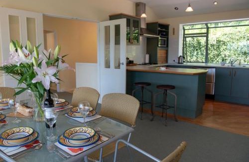 Akaroa Maison | Rue Noyer Lookout - Akaroa Holiday Home